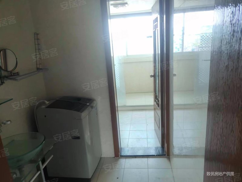 富岩路335弄小区 双卫生间 满五 南北通透 板楼