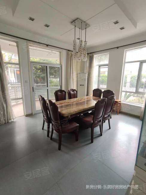 金银湖独栋别墅带超大三百多平大院子看房方便有钥匙