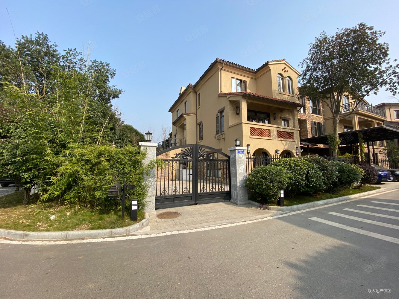 水映加州(别墅)5室2厅4卫425.46㎡南北998万