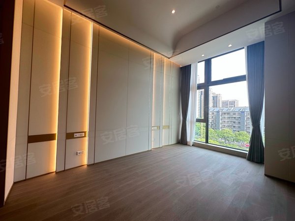 杭州滨江区政府星耀中心悦casa,283平大平层,挑高很不错,滨江银泰隔壁