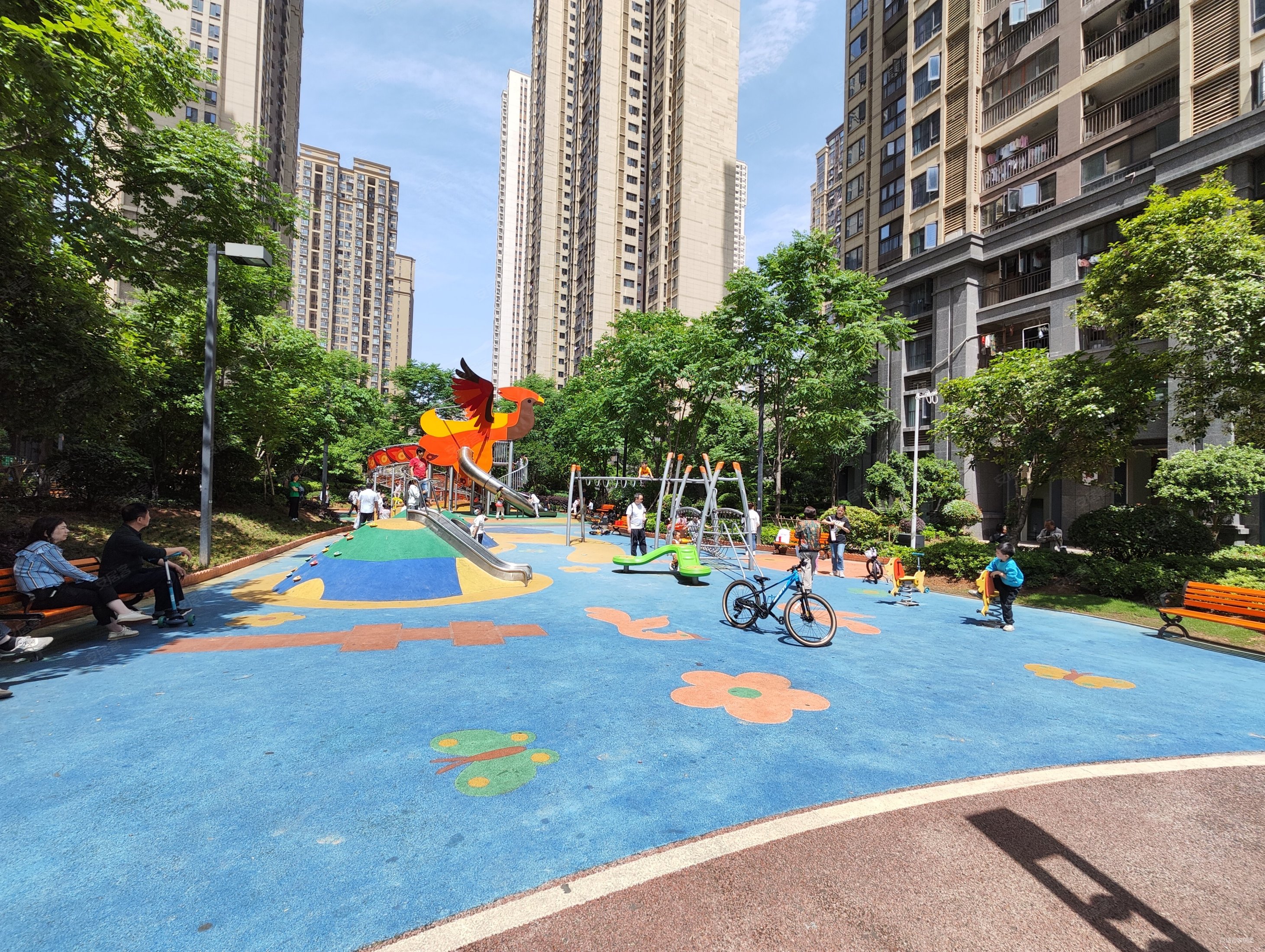 必看好房 关山标杆小区保利时代天悦精装两房出售 可看房中间楼