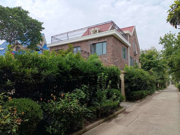 上海嘉定南翔东海别墅实拍房源 地铁旁 5室3厅4卫大别墅 可居家可办公