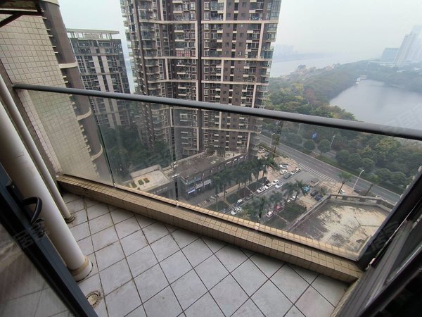 南宁西乡塘大学东路骋望骊都(北区)相思湖边 清川地铁口精装江景大三