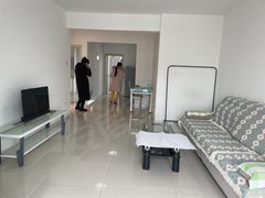 天津宝坻周良街出租，橄榄树两室精装两室800元，挨着门口出租房源真实图片