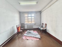 阜新细河细河城区出租龙泽院外 4楼两室500月可议 家徒四壁能接受的来出租房源真实图片