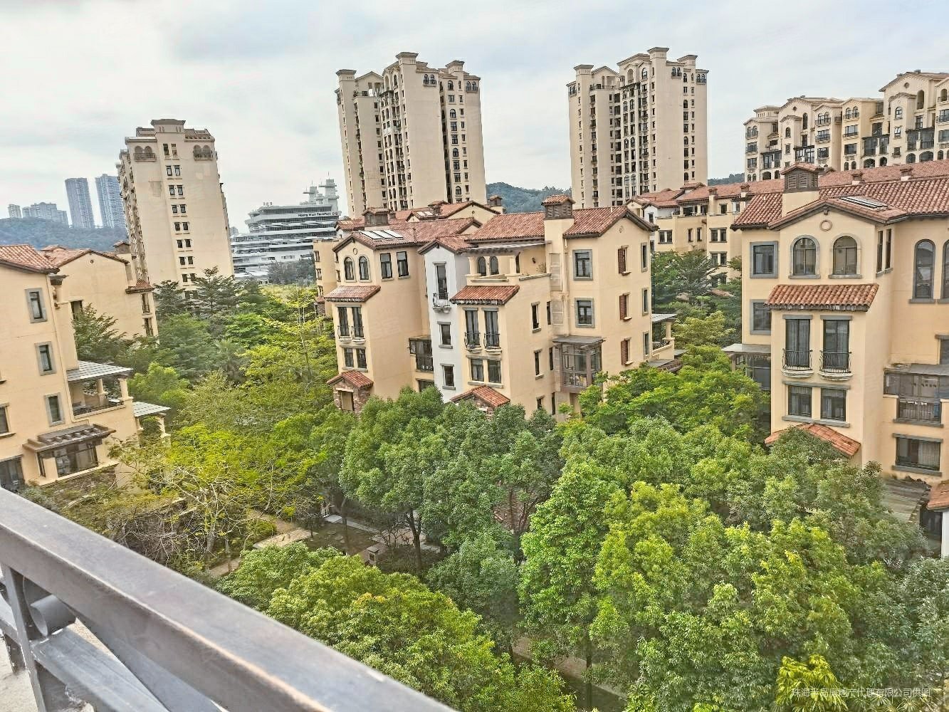 珠海高新区华发蔚蓝堡洋房顶楼复式业主诚心出售628万