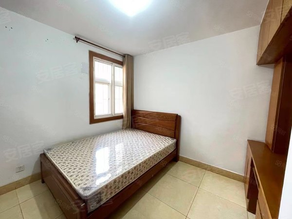 青岛城阳农业大学仁和居新出三楼家具家电全 随时看房 价格可议出租