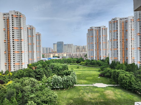 青岛崂山高科园鲁信含章花园鲁信含章花园,精装套一,很舒服的房子,近