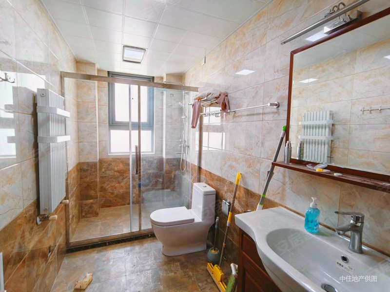 汉峪海风精装四室 有两个车位 精装未住