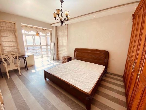 天津开发区第二大街世富嘉园msd周大福k11精装卧室家电齐全住户少采光