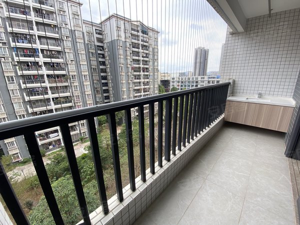 风采雅苑精装大四房全新家私电器shou次放租拎包可入住