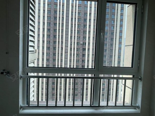 两室出租 家具家电齐全 紧邻药谷 东八区 鲁商天街出租房源真实图片