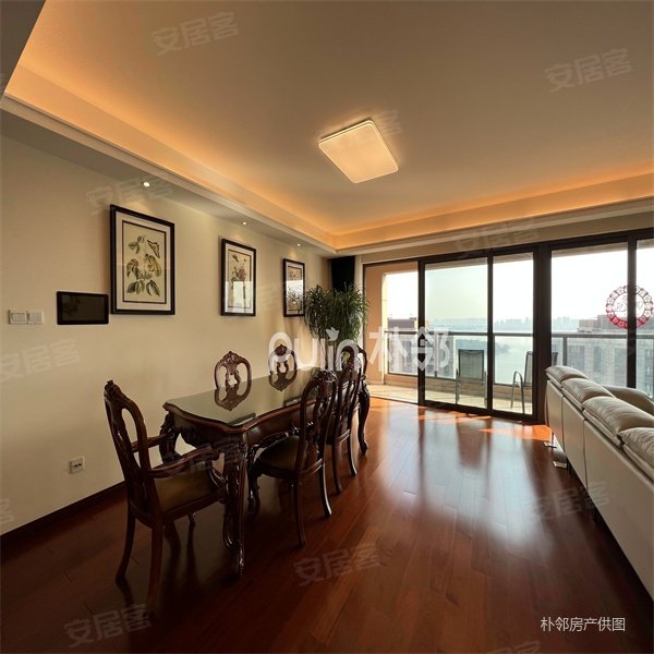 玲珑湾大平层  首次出租 保养好  有地暖 有车位