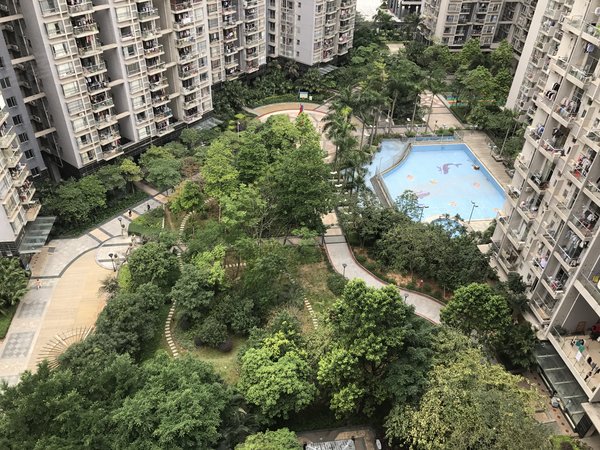 【多图】华南西苑,平湖租房,华南西苑精装三房出租,小区环境优美,出门