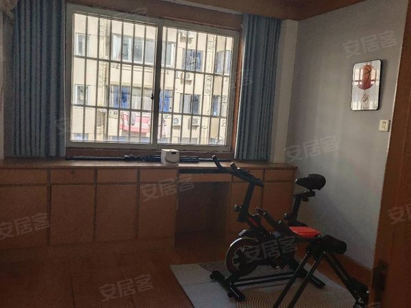 南苑新村三楼二室朝南,干净整洁,拎包