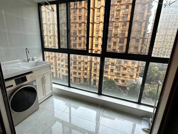 盐城阜宁阜宁城南新区汇贤华府汇贤华府,8楼,精装3室,家电齐全,拎包即