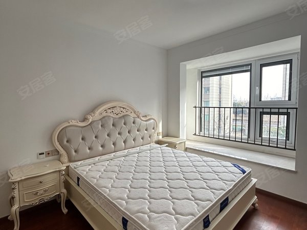 扬州广陵南区大润发中海左岸半岛三湾公园旁中海左岸半岛四房南北通透