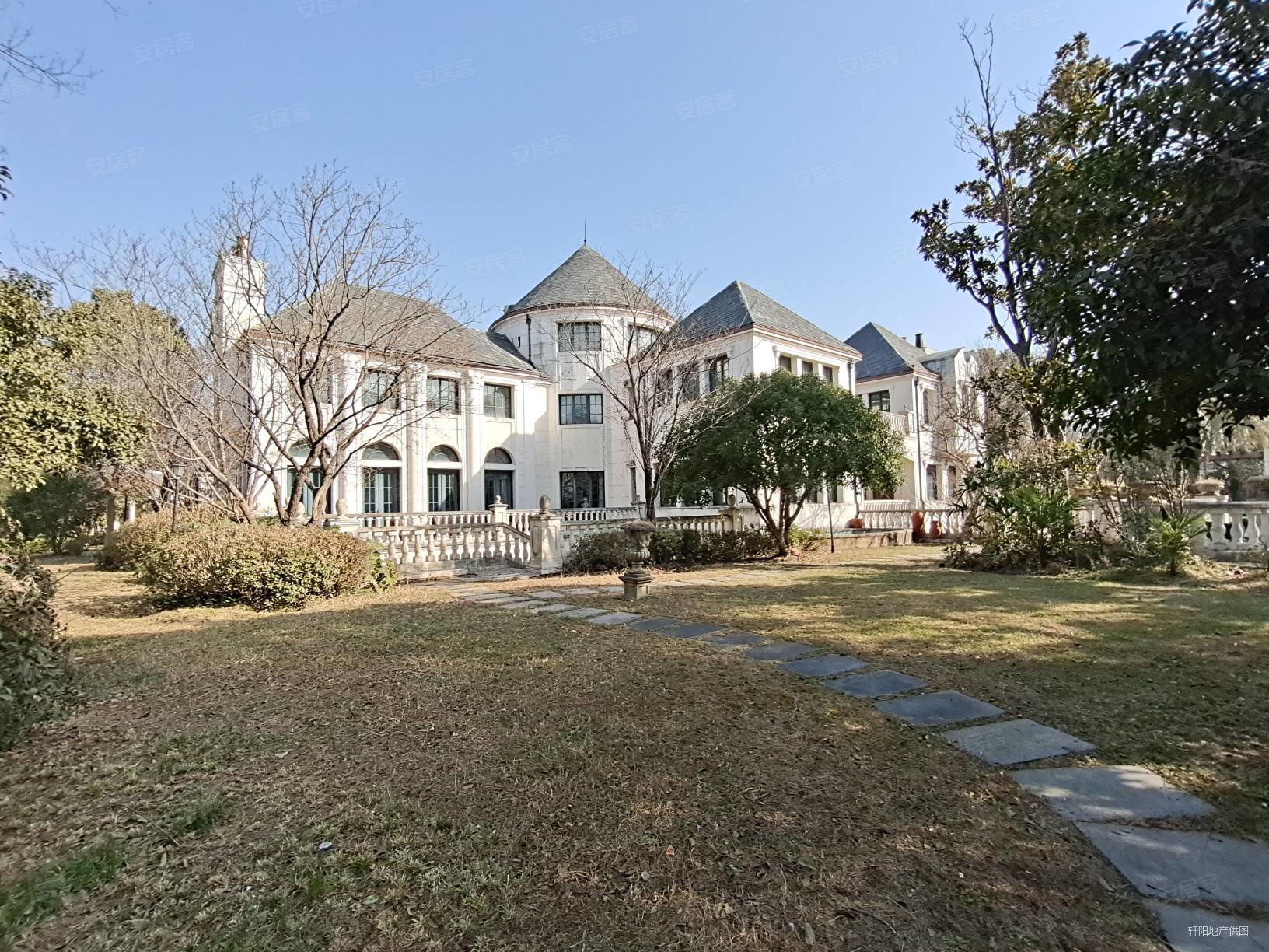 淀山湖壹号临湖豪装独栋别墅花园8亩带室内电梯室内外泳池