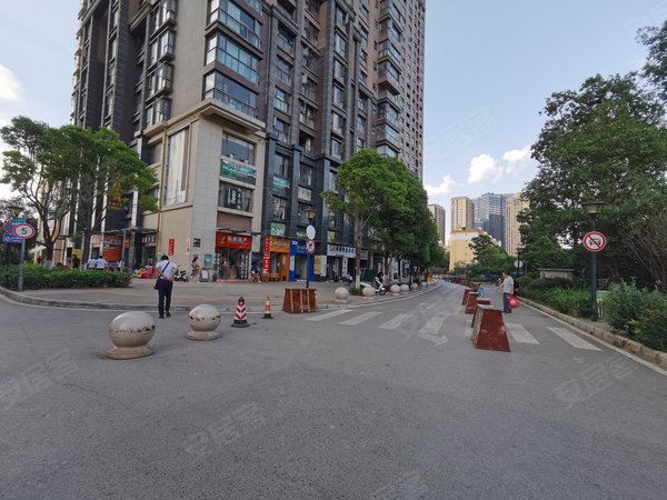 昆明西山滇池路片区凤凰御景万达广场旁凤凰御景2室2厅 精装修 带家具