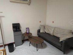 邹城百货大楼万德广场新上短租好房 精装一室一厅拎包入住 有网络有钥匙随时看房出租房源真实图片