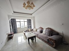 林芝巴宜民俗步行街出租:平安小区简装三室 家具家电齐全,拎包入住 2500月出租房源真实图片