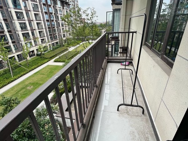 宁波慈溪宗汉街道爱琴海国际广场天铂佳苑 便宜2室 品质洋房小区 环境