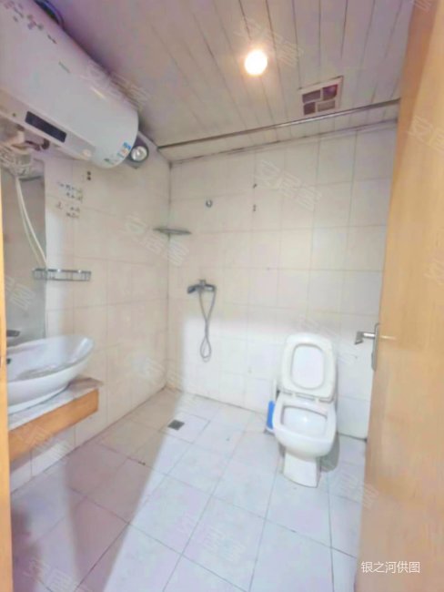 高新水晶岛1室0厅1卫50.74㎡南58万