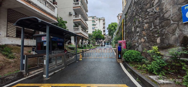 八中旁东山花园3室南北通透满五年超大阳台