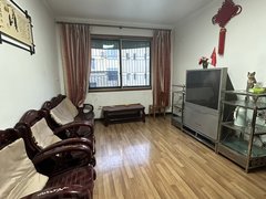 宜都宜都市区长江大道一中旁边,楼梯低层,家电 齐全,简装三室,钥匙在手出租房源真实图片