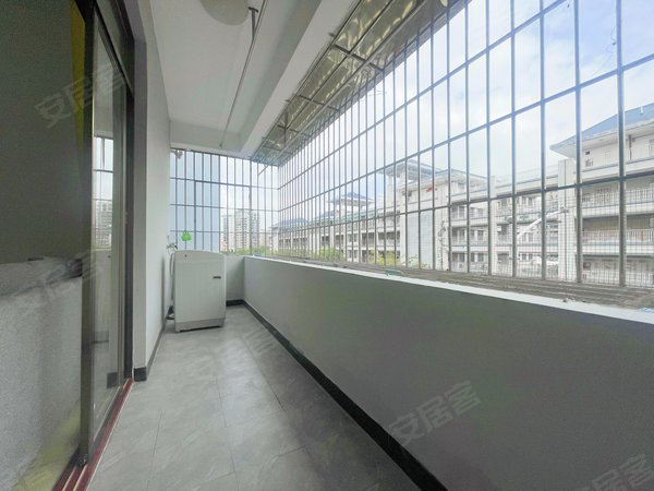 深圳龙华龙华中心区山咀头村4号线龙华地铁站,居家2房,大阳台,采光佳