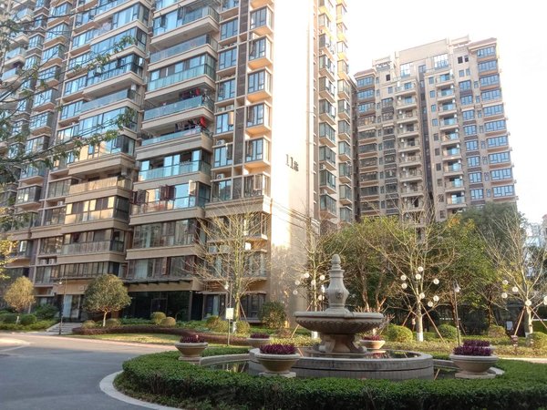 南宁青秀凤岭南中房翡翠园二期翡翠时光大3房2厅2卫全新装修50多平