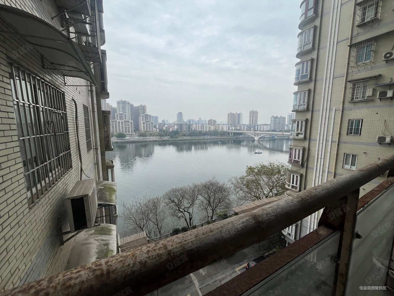 一线江景房全齐家具家电可以拎包入住超大横厅设计