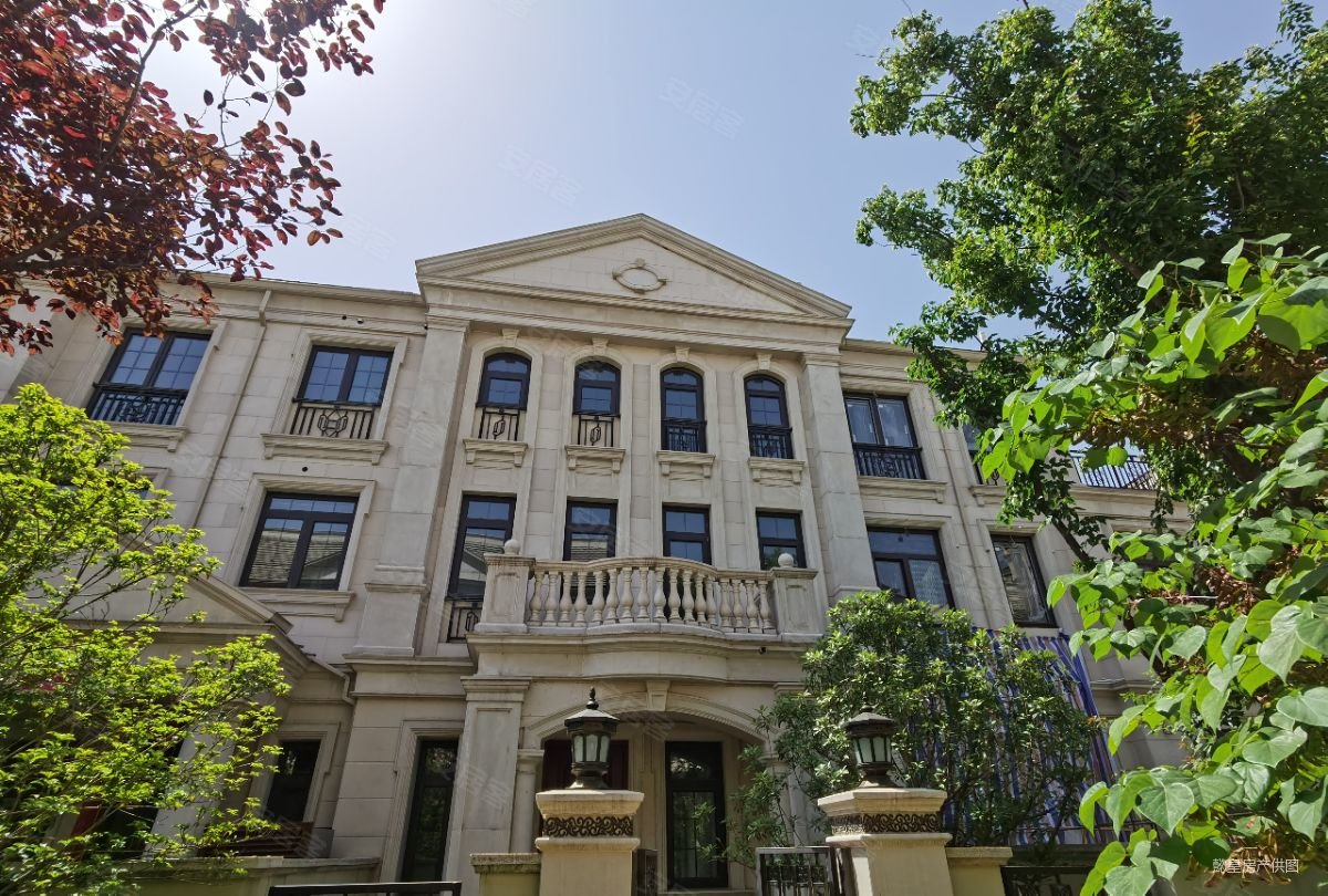 凯瑞国宝花园(别墅)4室3厅6卫336㎡南北630万