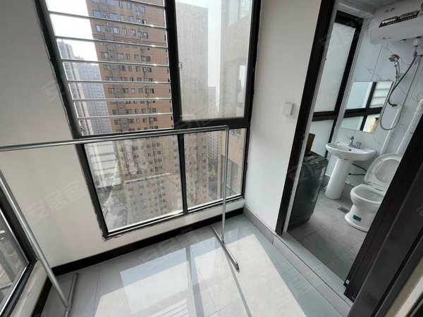 西安西咸新区沣东新城怡景华庭上林路北槐西咸大厦地铁站 上林天地