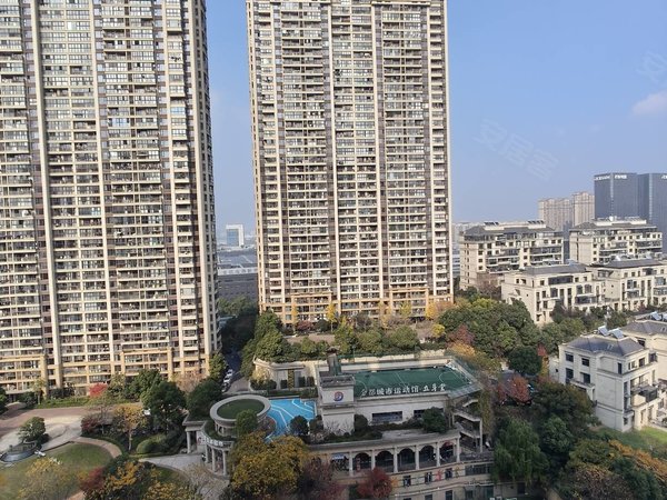 杭州临平临平北金都夏宫(公寓住宅)临平精装修三室两厅一厨两卫自住