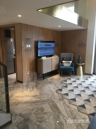 城北ncc红街双地铁口水电气三通 精装loft 首付5成