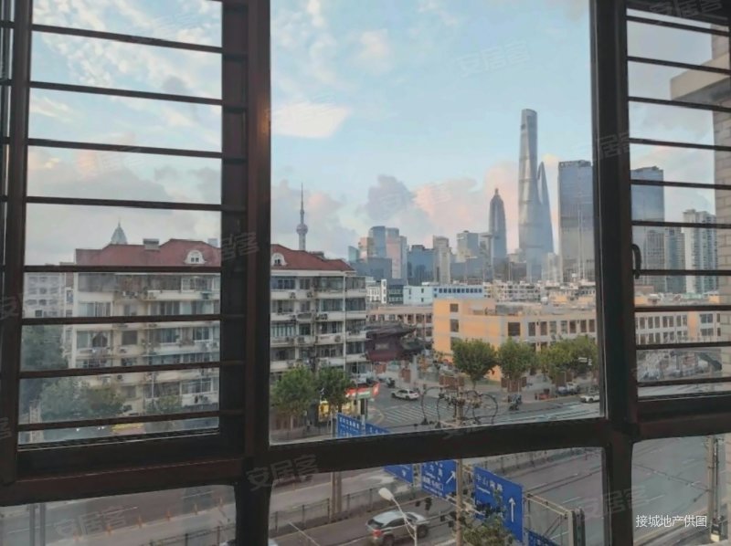 带产权车位满五年房豫园08年小区2梯2户板式房