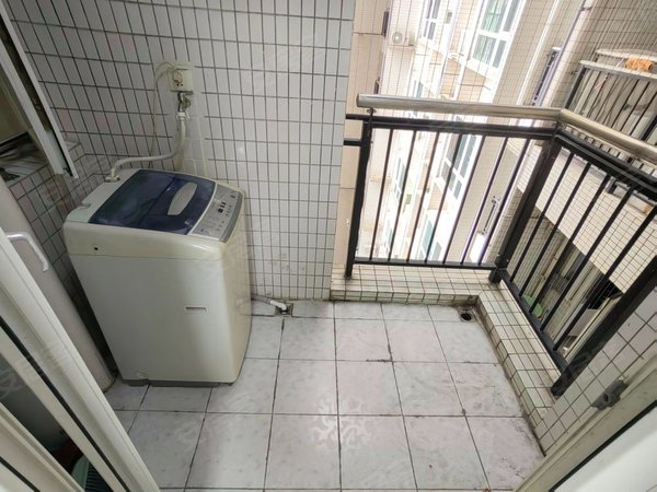 东莞黄江天虹富康花园黄江镇中心 富康花园 新一期电梯三房 朝南采光