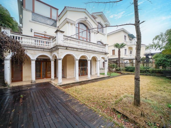 【多图】梵高别墅,张江租房,租客免佣 |5房出租 |挑空客厅8米 |500w