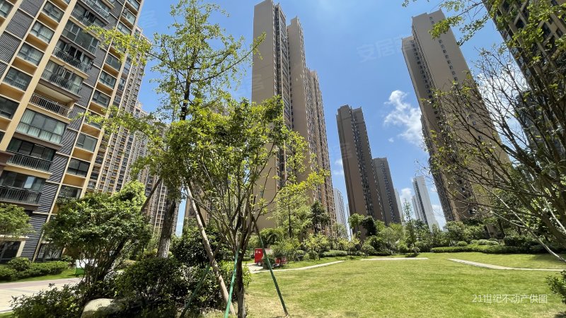 婚房!监利忆美金兰湾,精装三房!