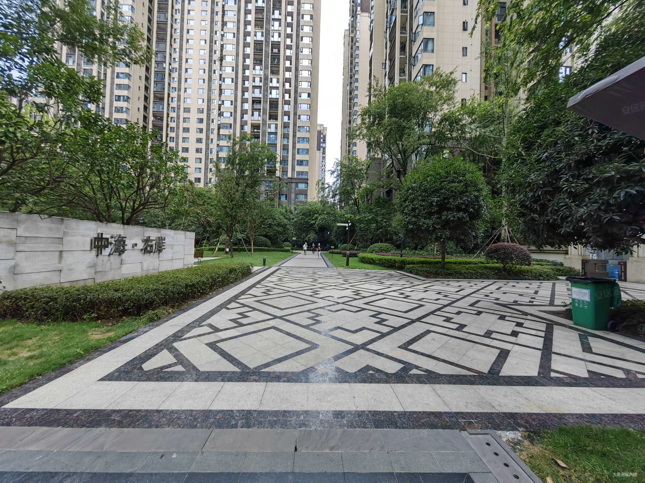 中海右岸(一期)3室2厅2卫102㎡东西220万