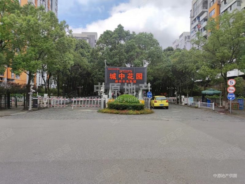 主卧朝南,小区中心位置,采光充足,精装修,康桥半岛城中花园二手房,400