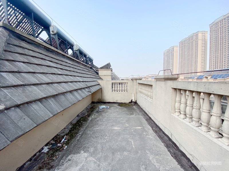 急卖西太湖绿地香奈上叠边户二期带电梯有阁楼送产权车库