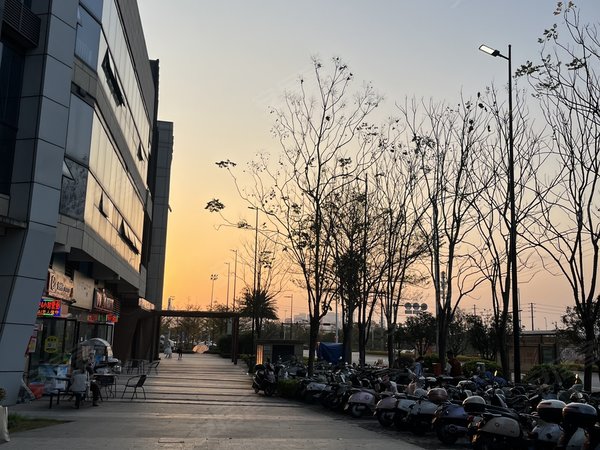 南宁良庆良庆镇天誉创客城二组团800押一付一!