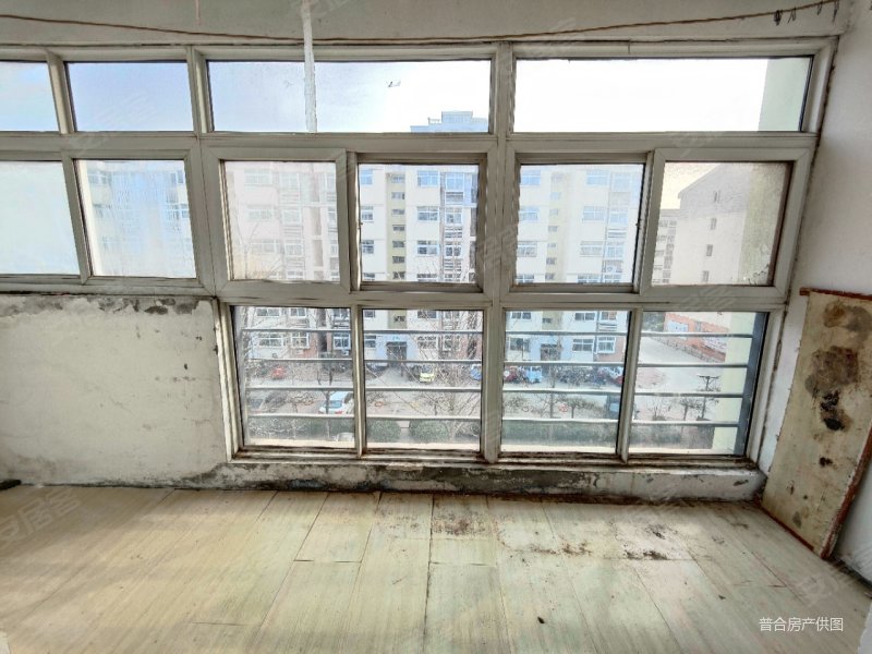 盛德花园一梯两户4楼共6楼95平65万房本两年以上