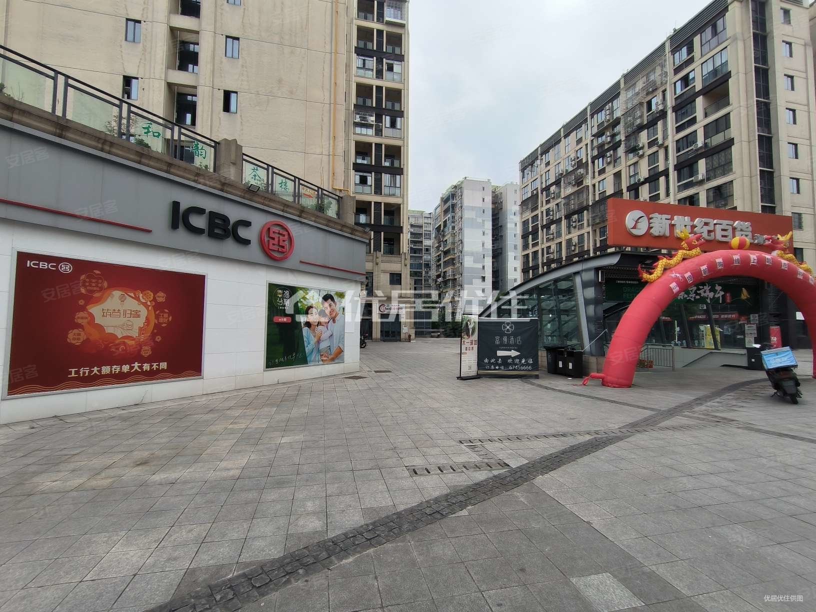 空港广场轻轨站旁次新两房精装修