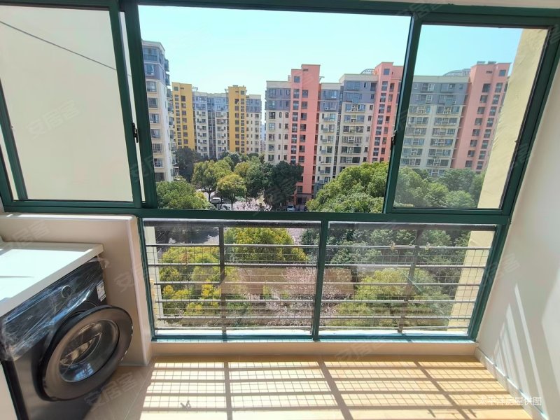 永泰花苑满五带电梯南北通透临地铁购物方便