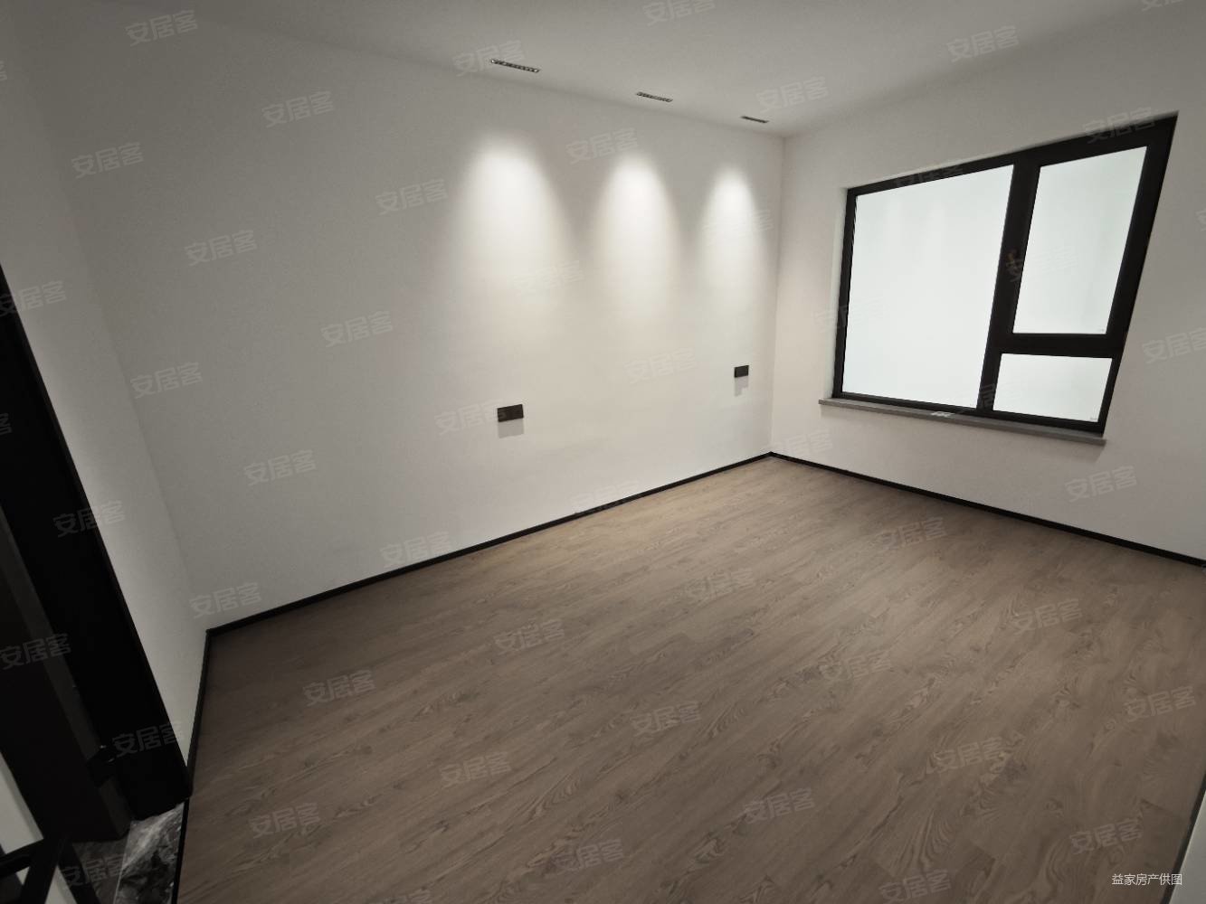 高新万科城3室2厅2卫108㎡南北60万