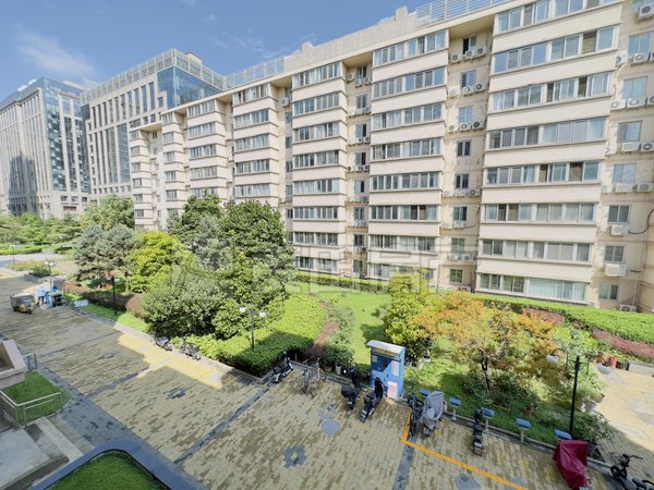 北京西城金融街丰融园来看看这个精装修 ,进出都需要刷卡,小区非常