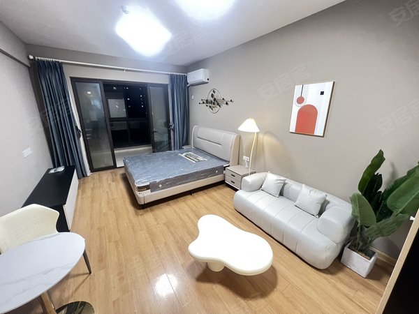 常州武进花园街星河创客工寓吾悦广场星河coco旁,星河国际 落地窗单身